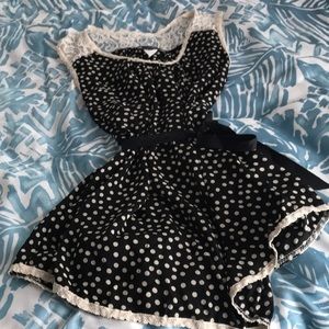 Sleeveless maternity top